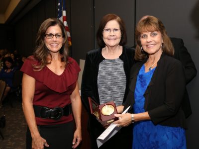 Representing 2017 Inductee Chuck Stapleton, his daughters Holly Capsilaris, Kathy Continente and Lynn Spieker