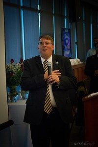 Mayor Sean Wright leading the pledge of allegiance