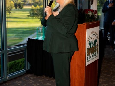 Mayor Pro Tem Joy Motts leading the pledge of allegence.